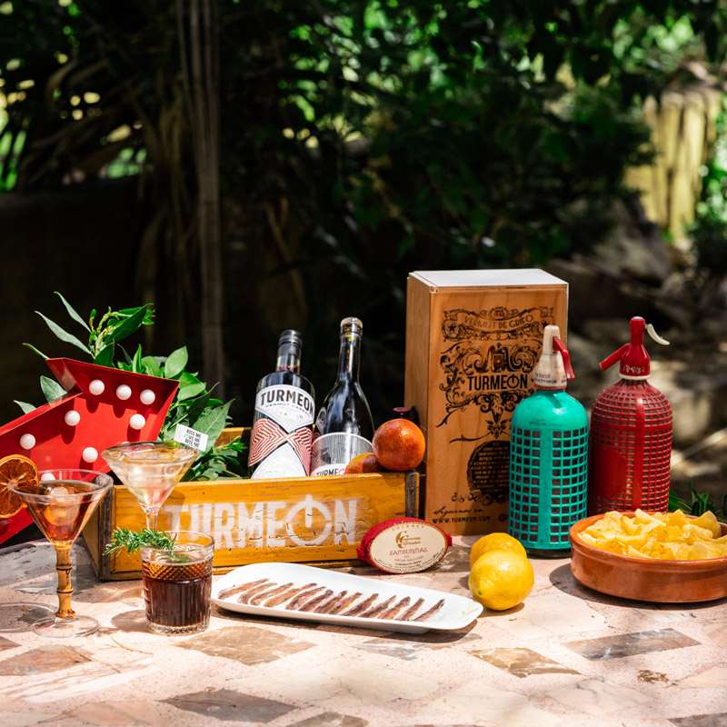 Copa de vermut de pueblo con botánicos - Guía completa del vermut