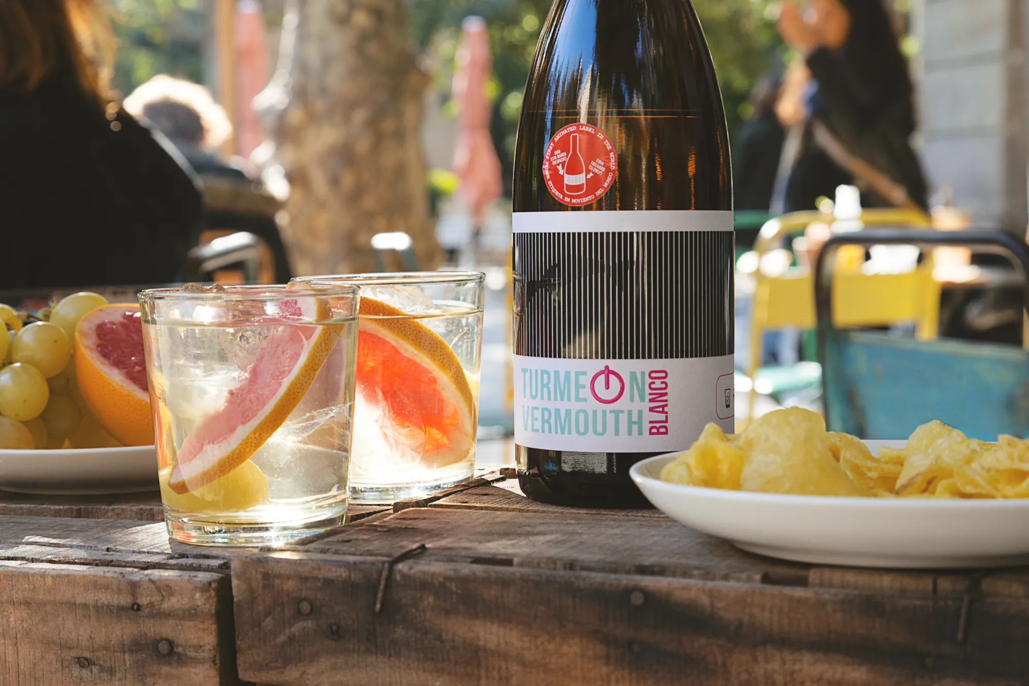 Aperitivo con Turmeon Blanco en terraza